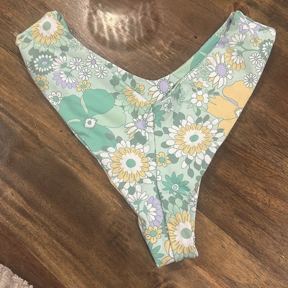 Skatie x Amber Fillerup Haleiwa Mandi Bottom - Picture 2 of 3